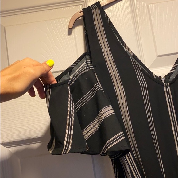 Cold-shoulder wide-leg romper - Picture 2 of 5